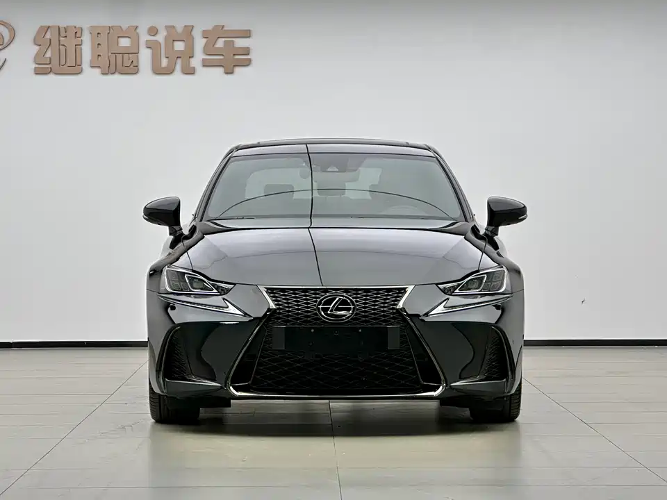 Lexus IS