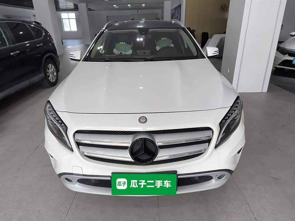 Mercedes-Benz GLA Mercedes-Benz GLA