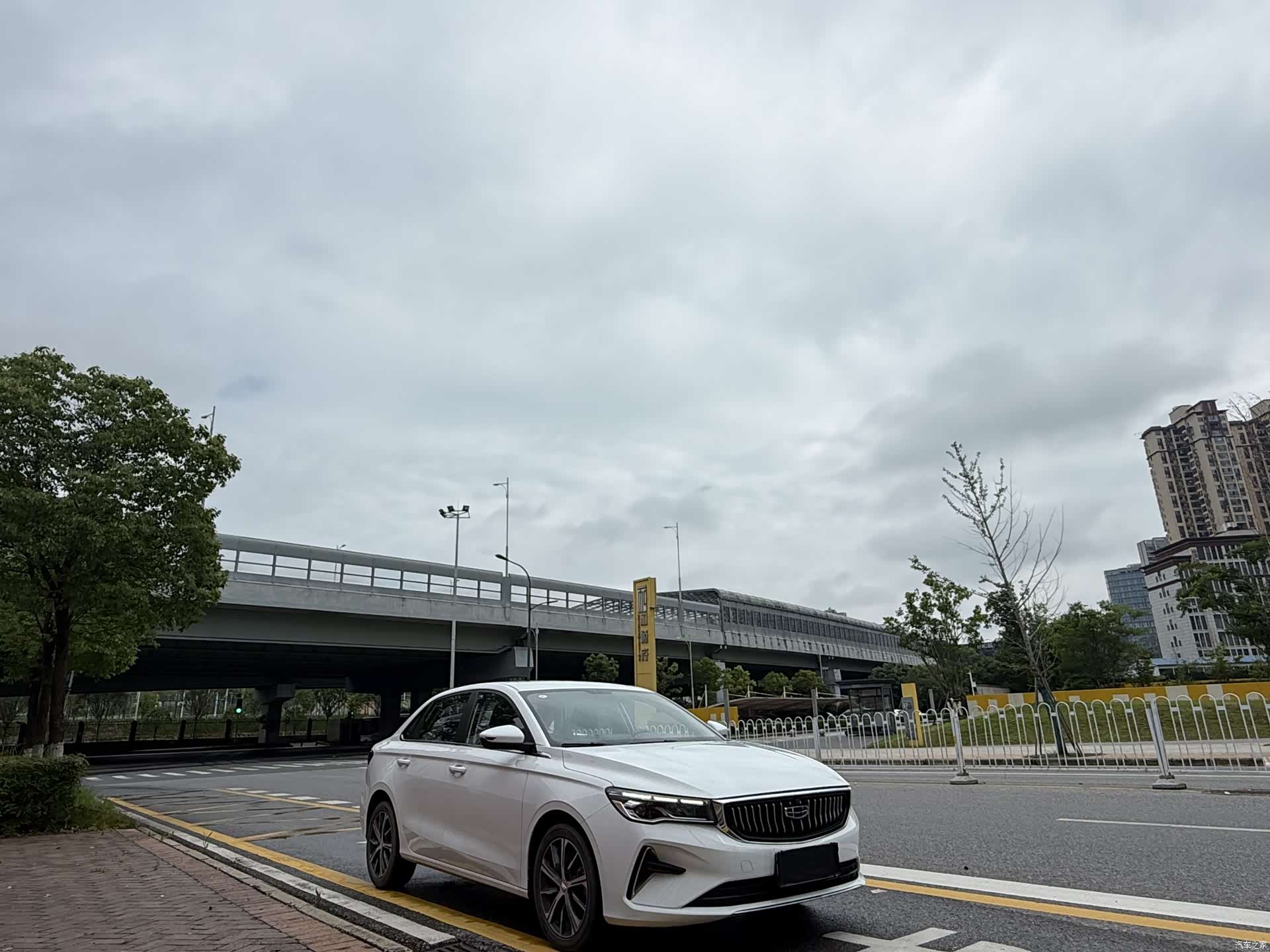Geely Emgrand, 2022 3