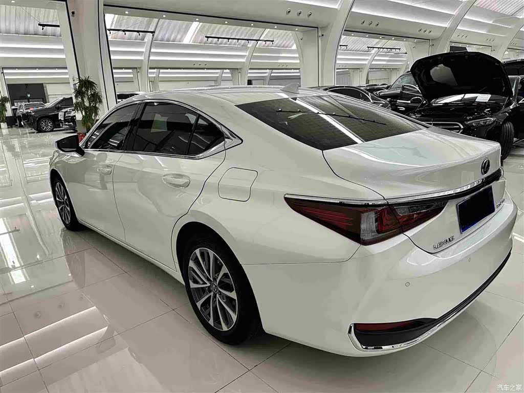 Lexus ES, 2024 14