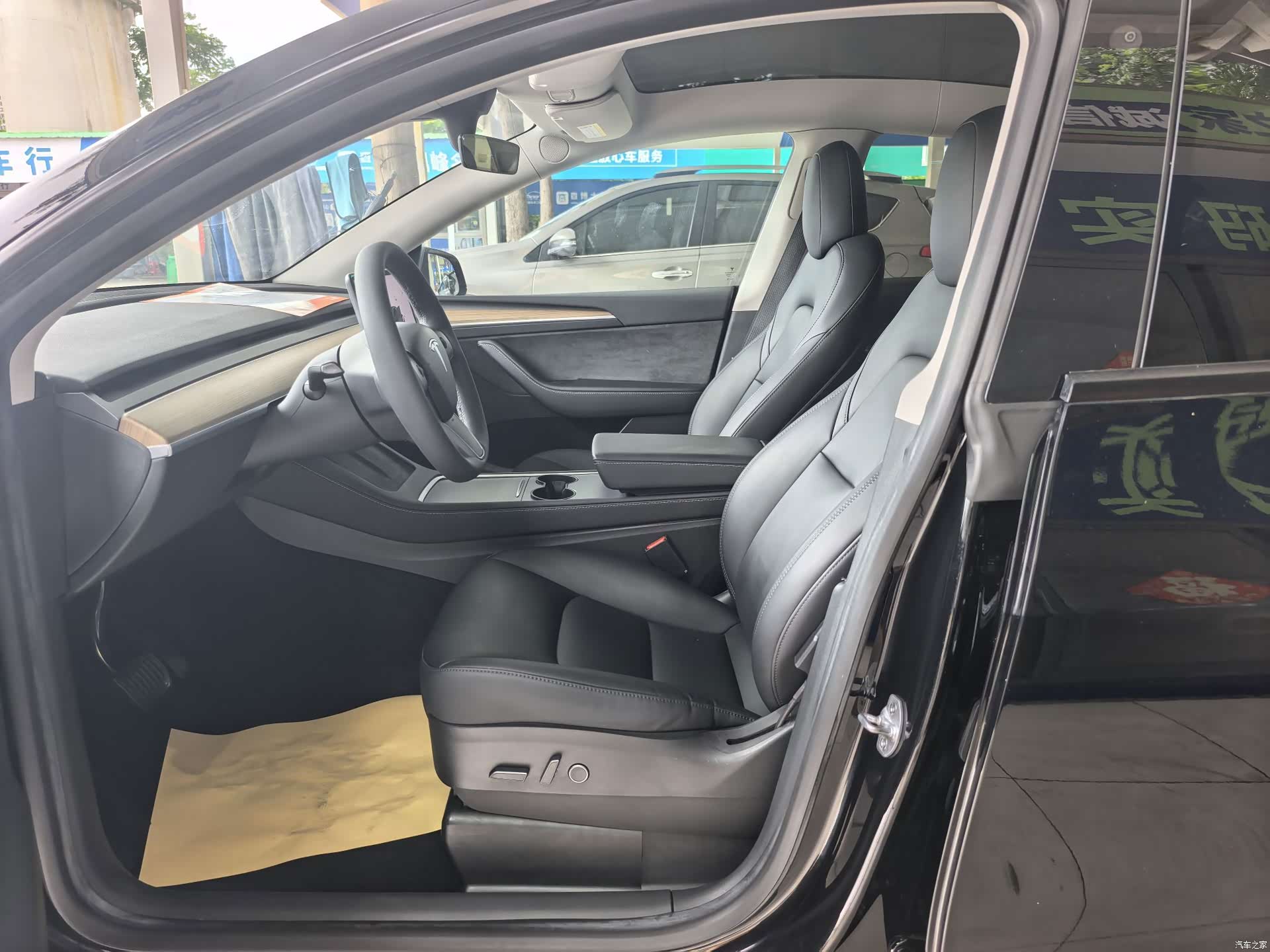 Tesla Model Y, 2022 все фото