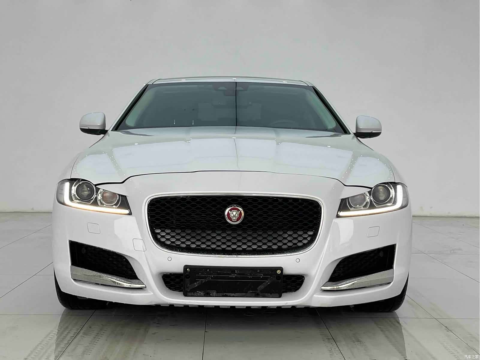 Jaguar XF, 2016 1
