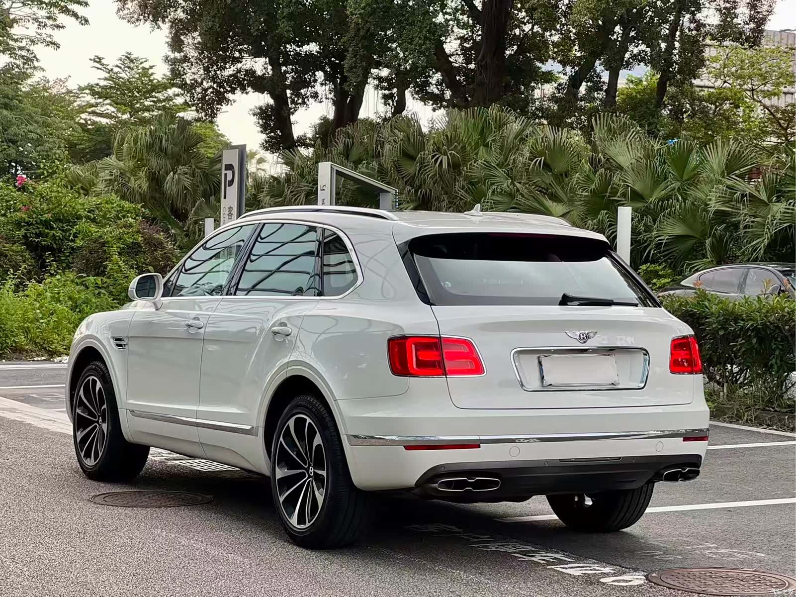Bentley Bentayga, 2020 15