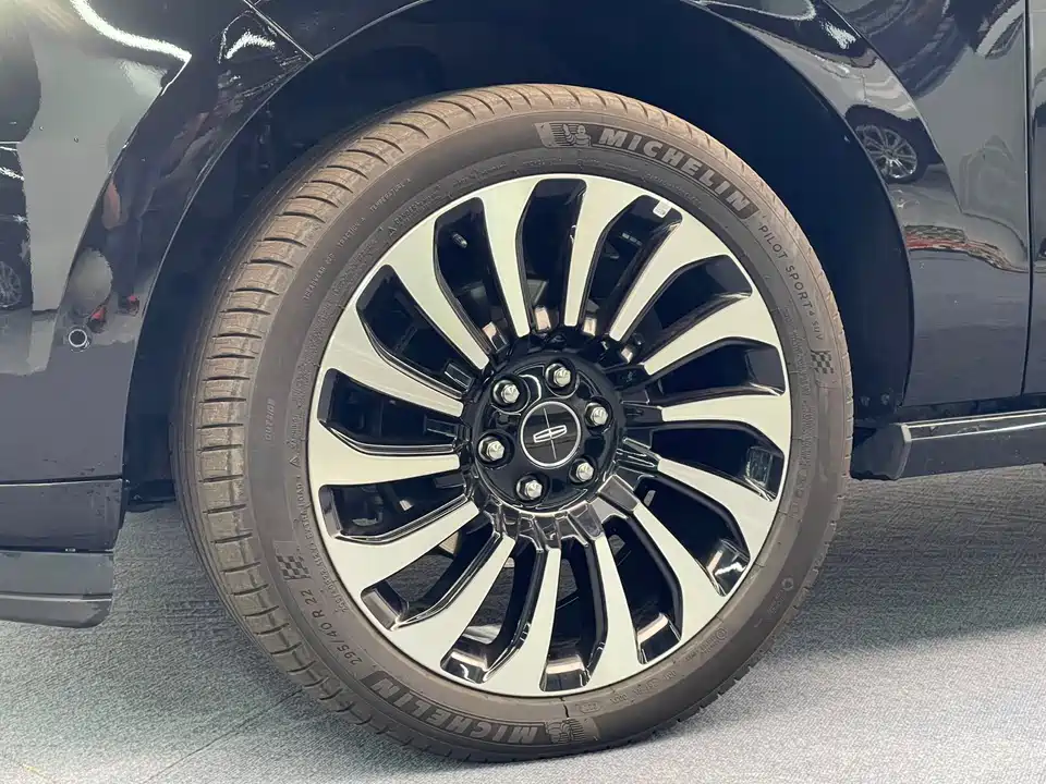 Lincoln Navigator One