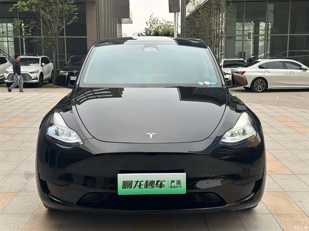 Tesla Model Y, 2022 2