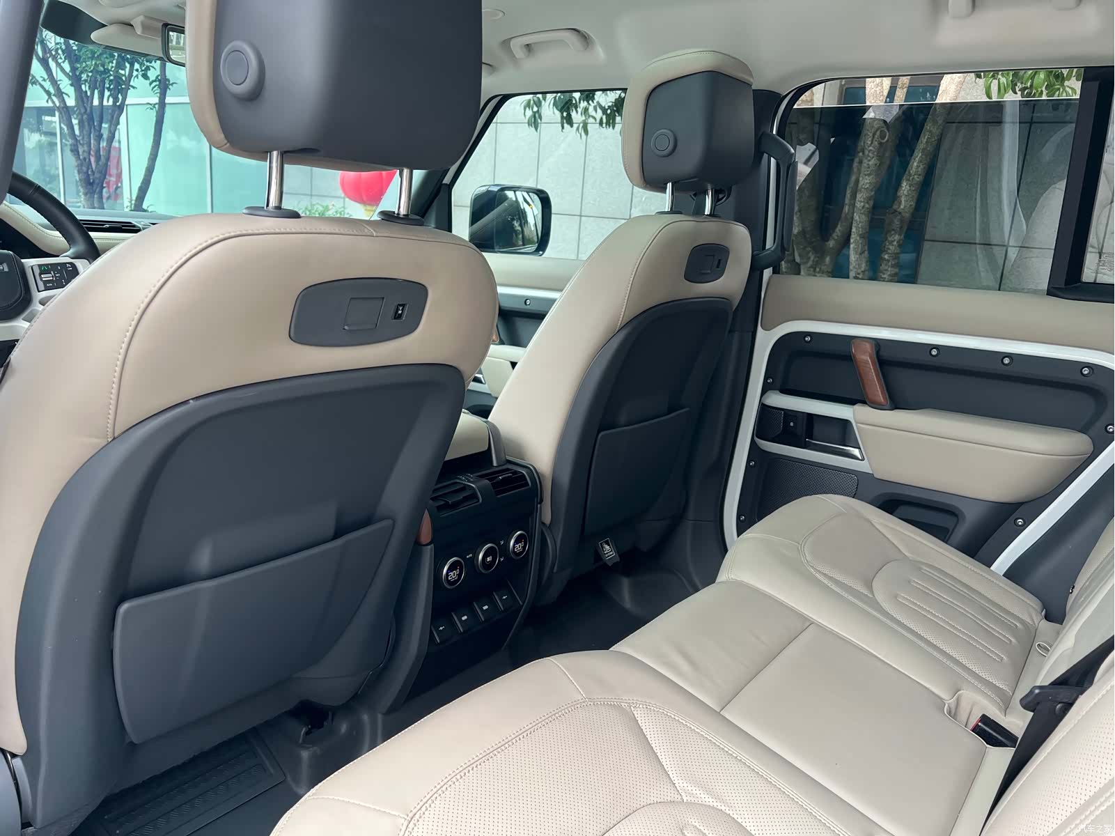 Land Rover Defender, 2020 14