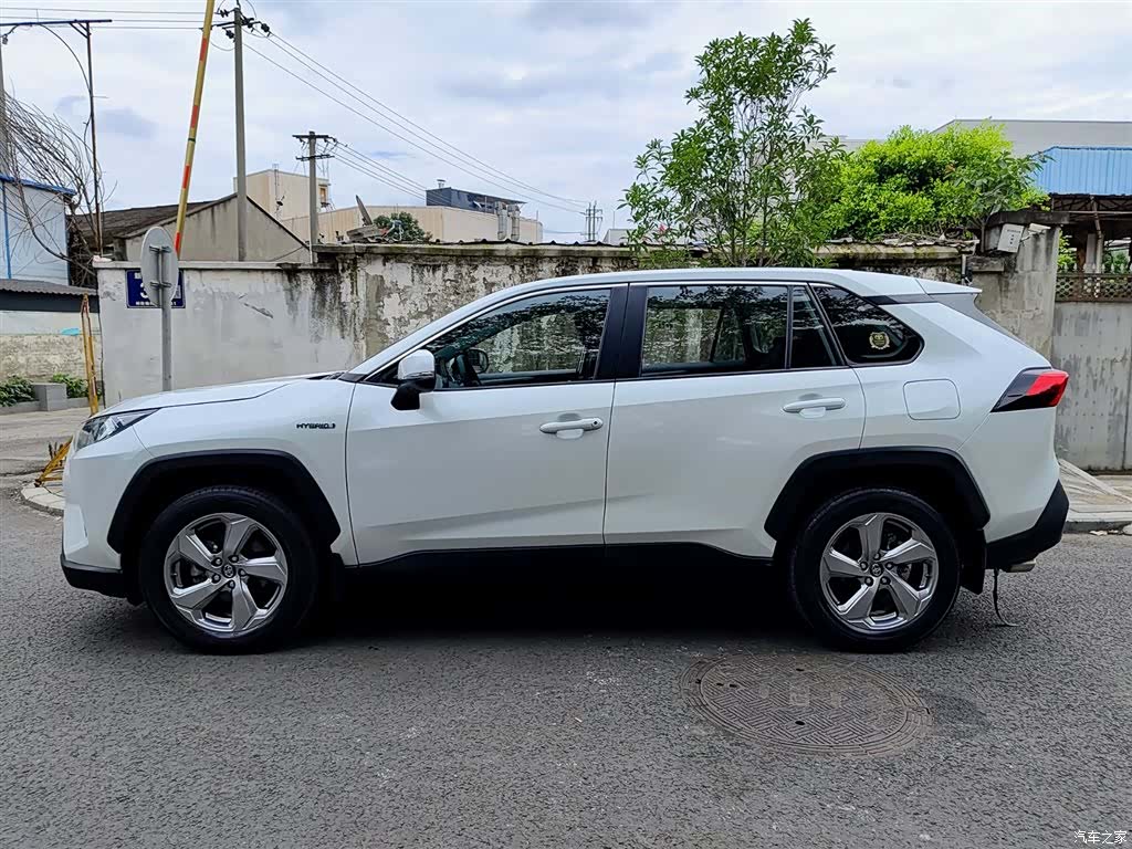 Toyota RAV4, 2022 3