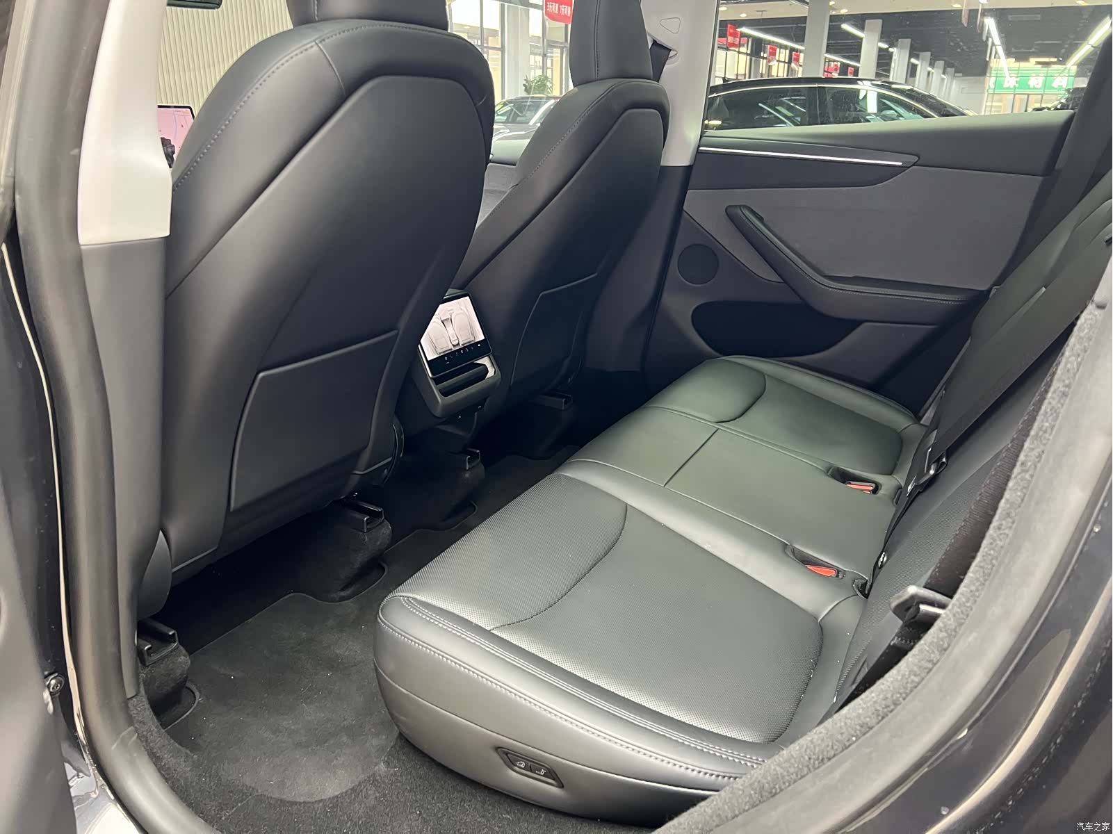 Tesla Model Y, 2025 11