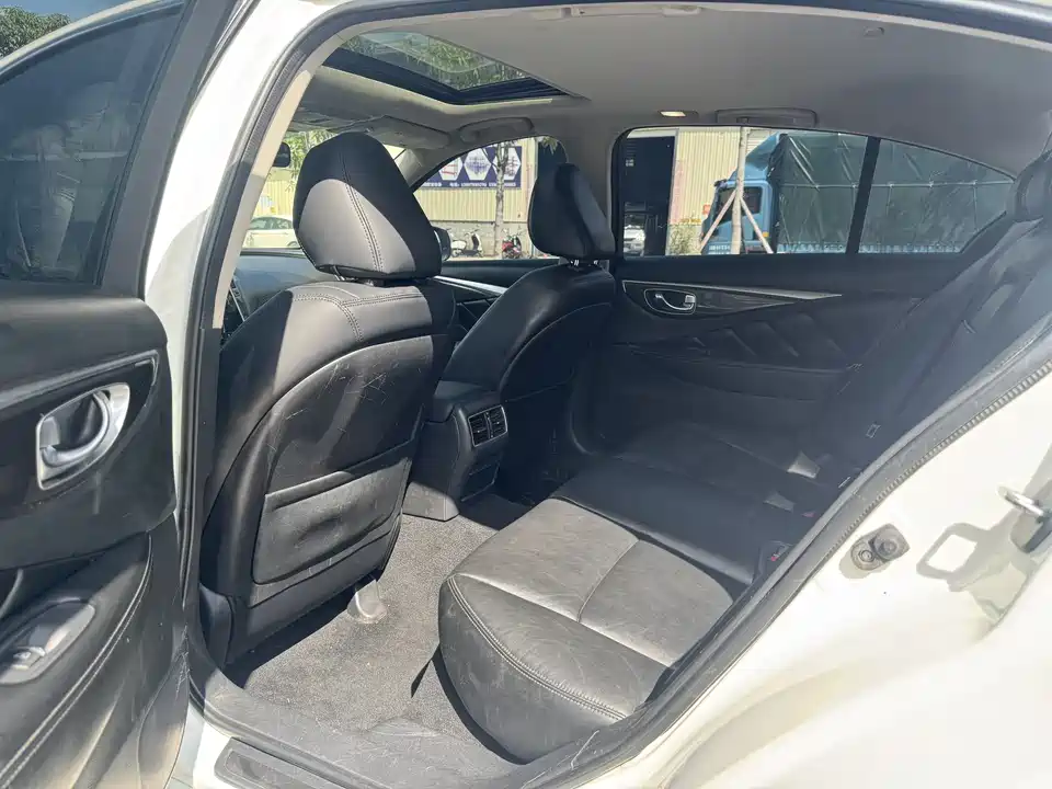 Infiniti Q50L