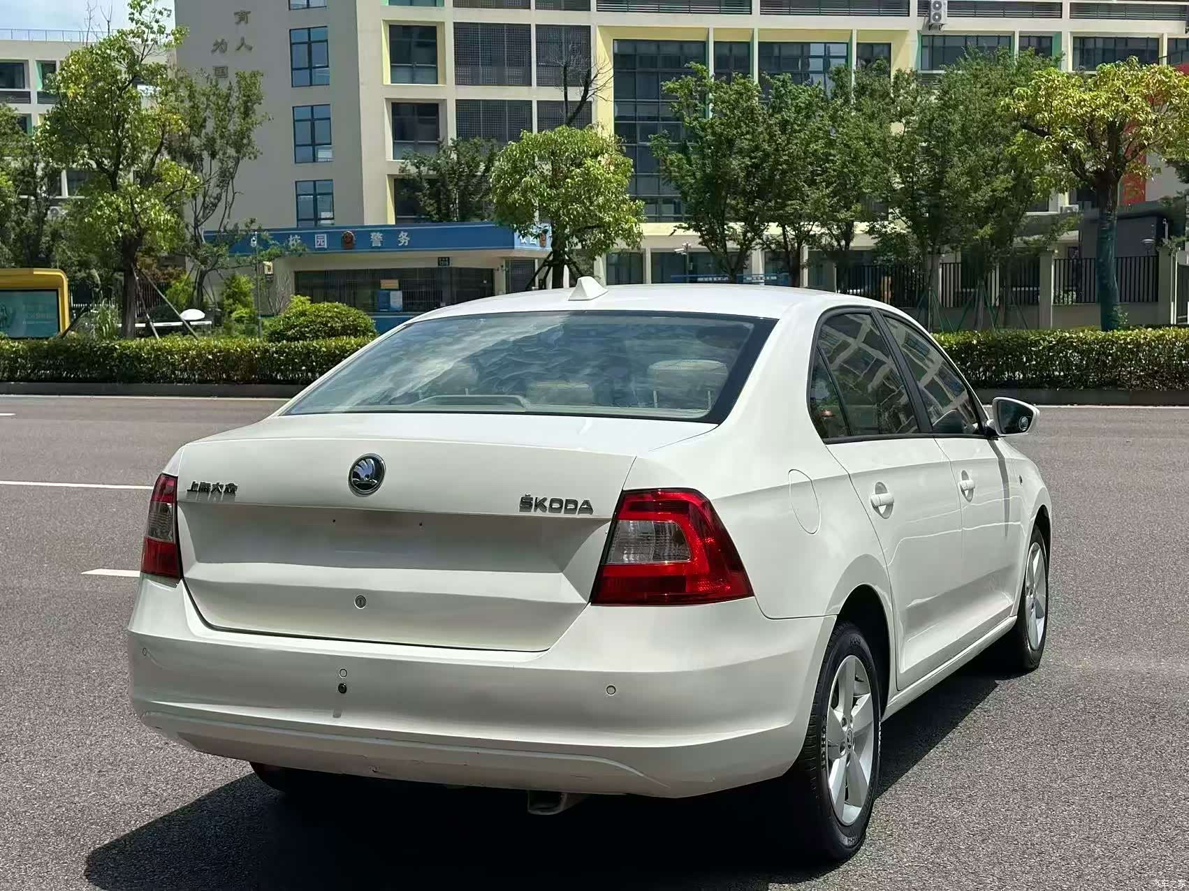 Skoda Rapid, 2013 4