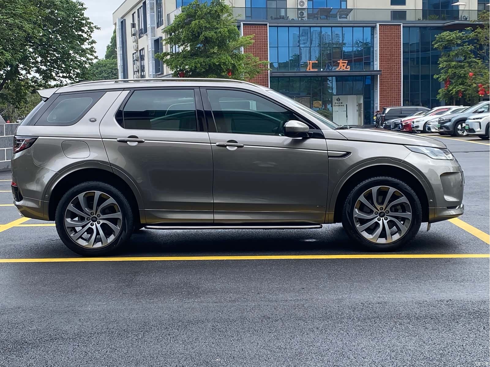 Land Rover Discovery, 2021 4