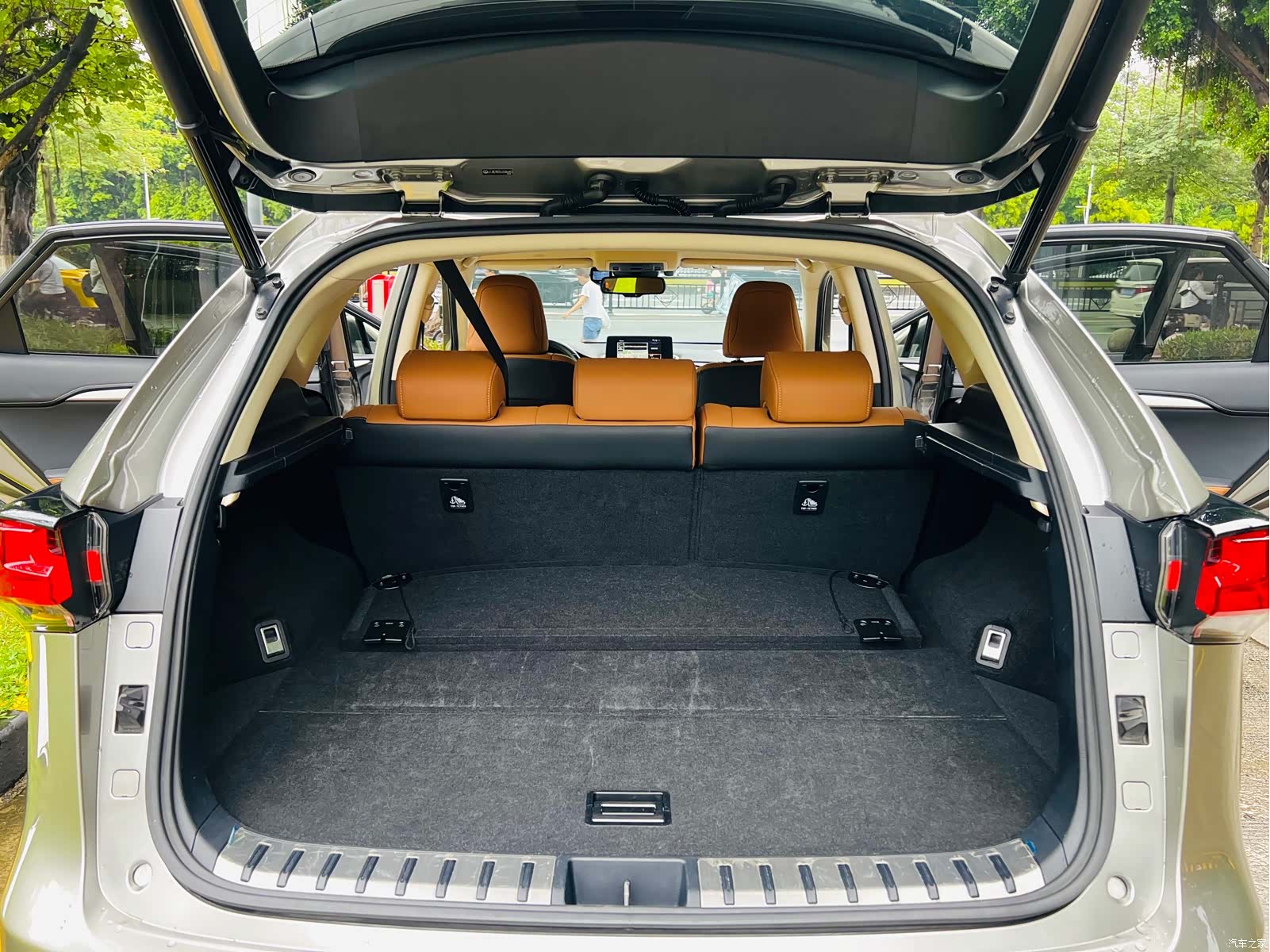 Lexus NX, 2019 19