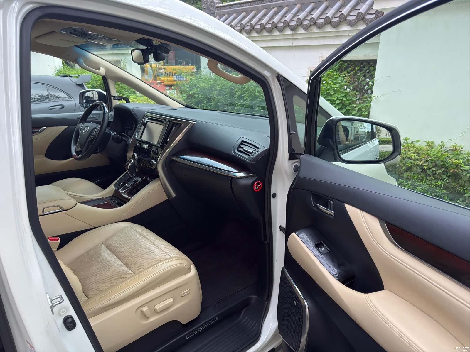 Toyota Alphard, 2016 10
