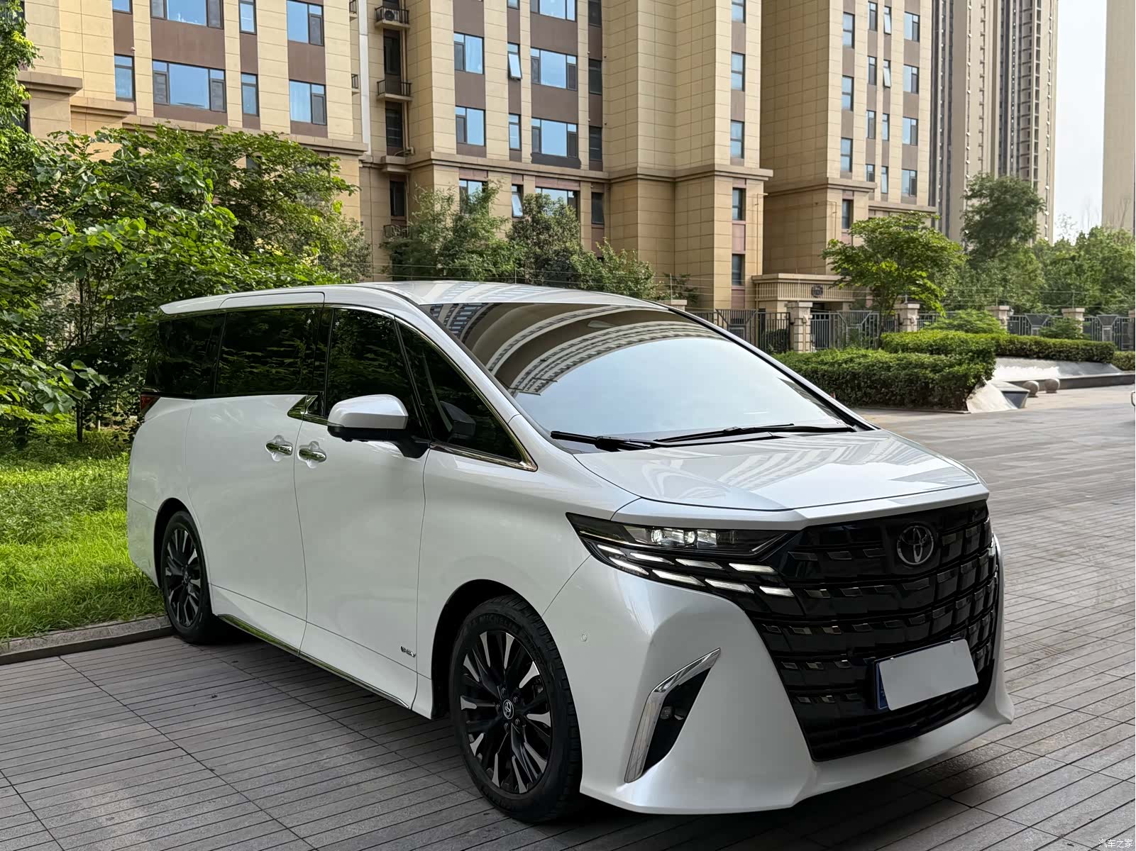 Toyota Alphard, 2023 4