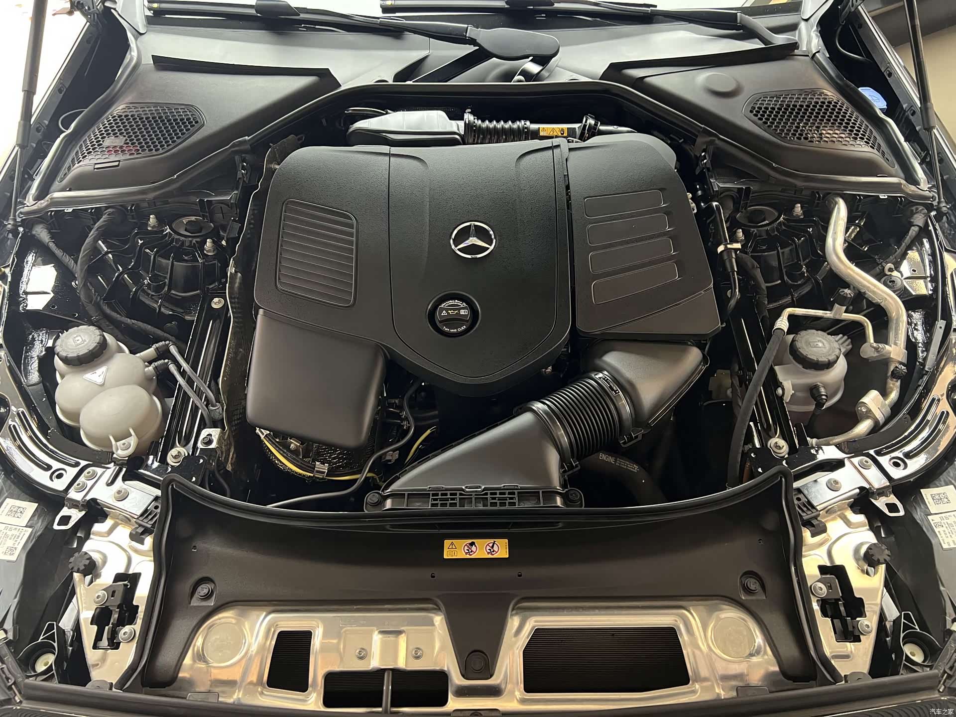 Mercedes-Benz E-Class, 2024 18