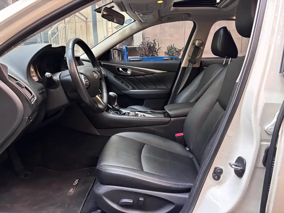 Infiniti Q50L