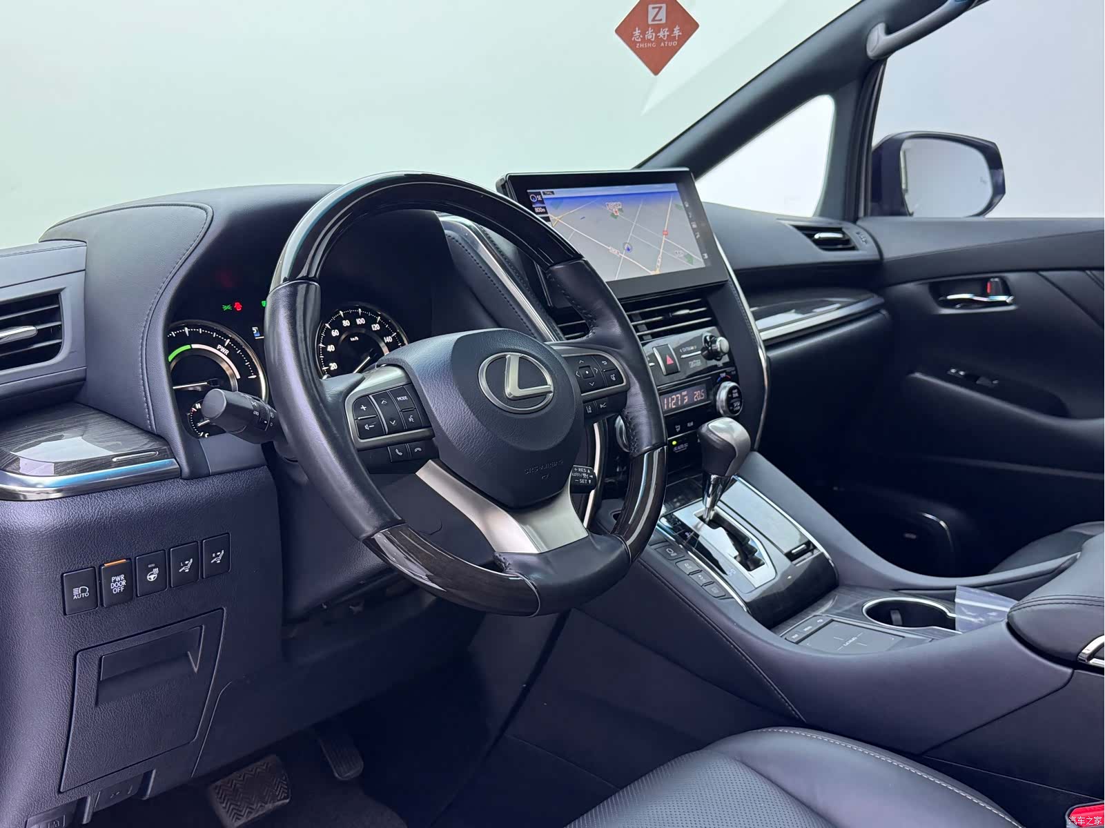 Lexus LM, 2023 7