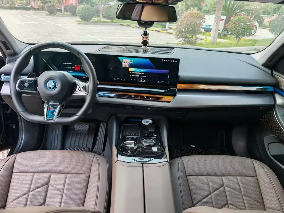 BMW i5