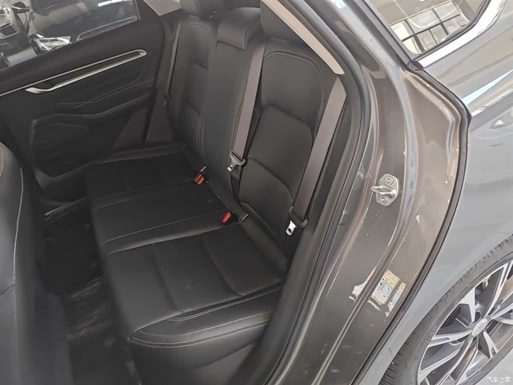 Geely Emgrand, 2025 17