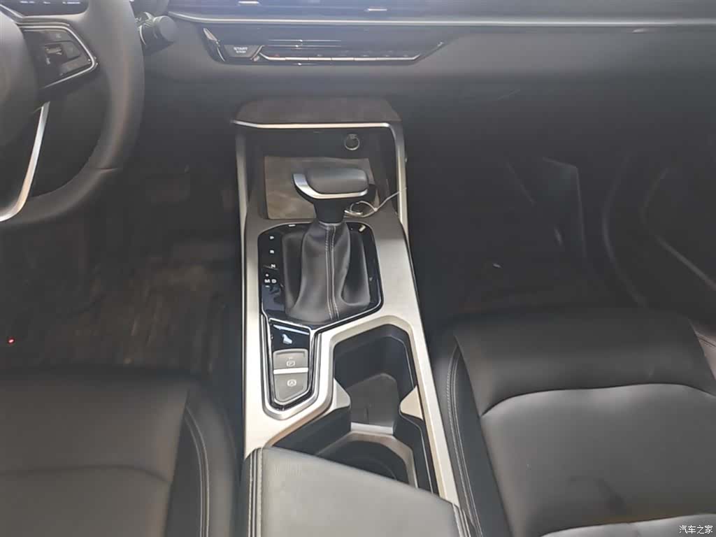 Geely Emgrand, 2025 14