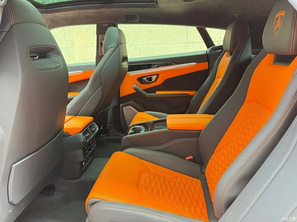 Lamborghini Urus, 2023 17