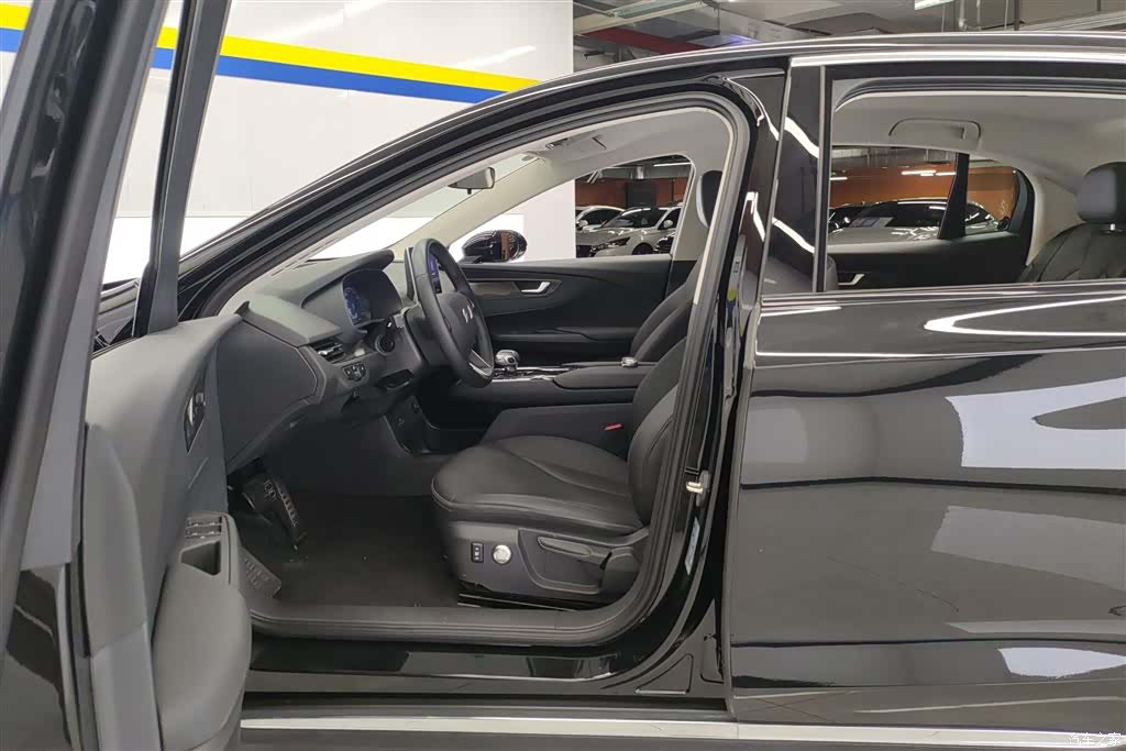 Hongqi QM5, 2024 9