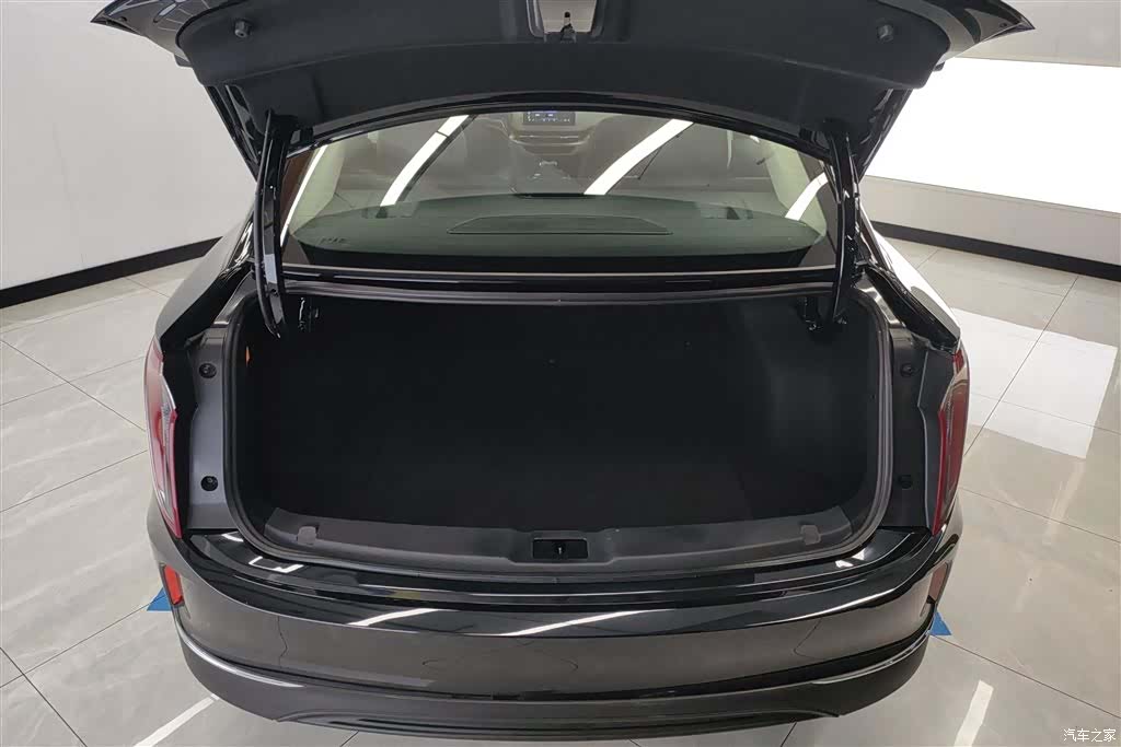 Hongqi QM5, 2024 4