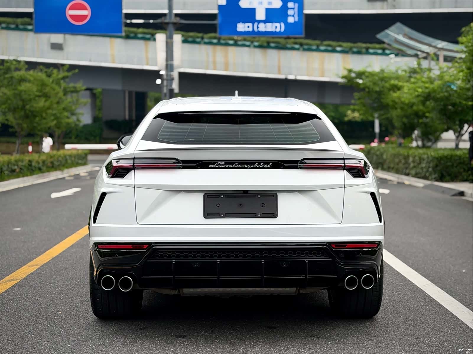Lamborghini Urus, 2022 4