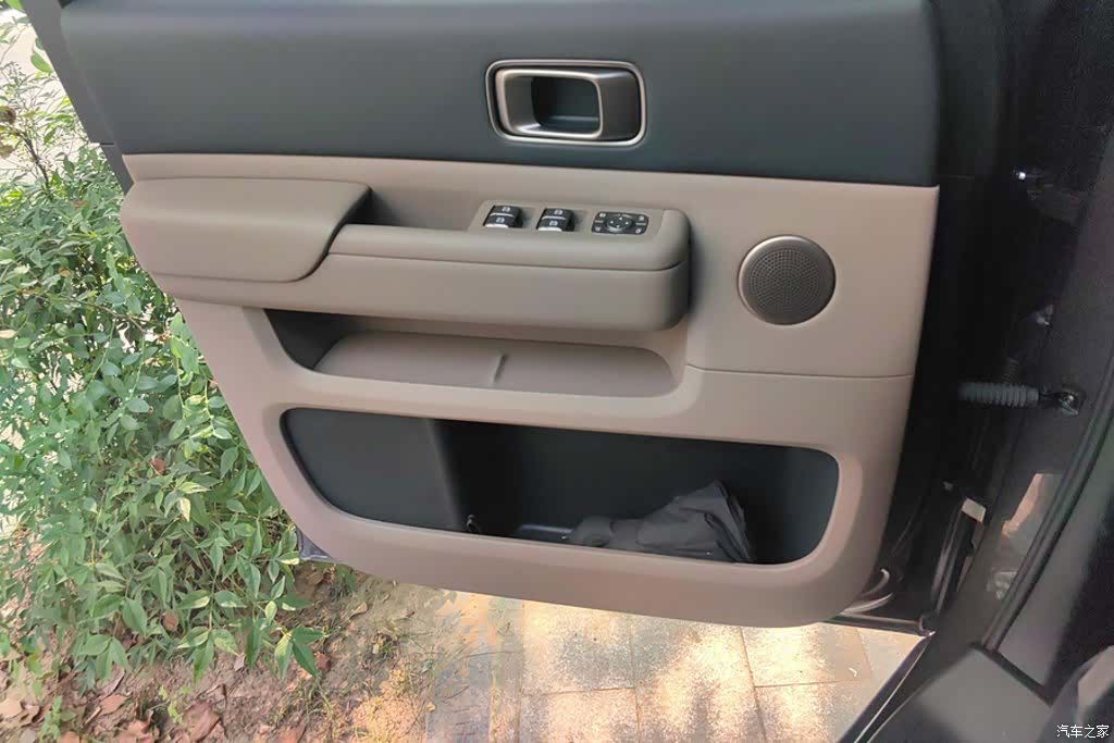 Li Auto MEGA, 2025 7