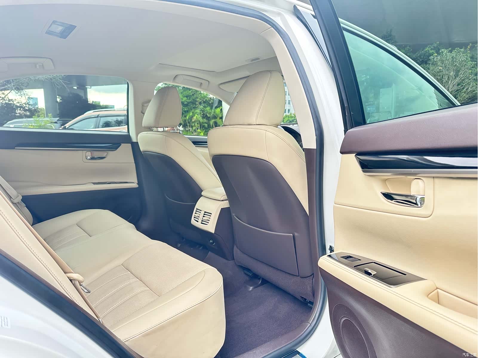 Lexus ES, 2017 12