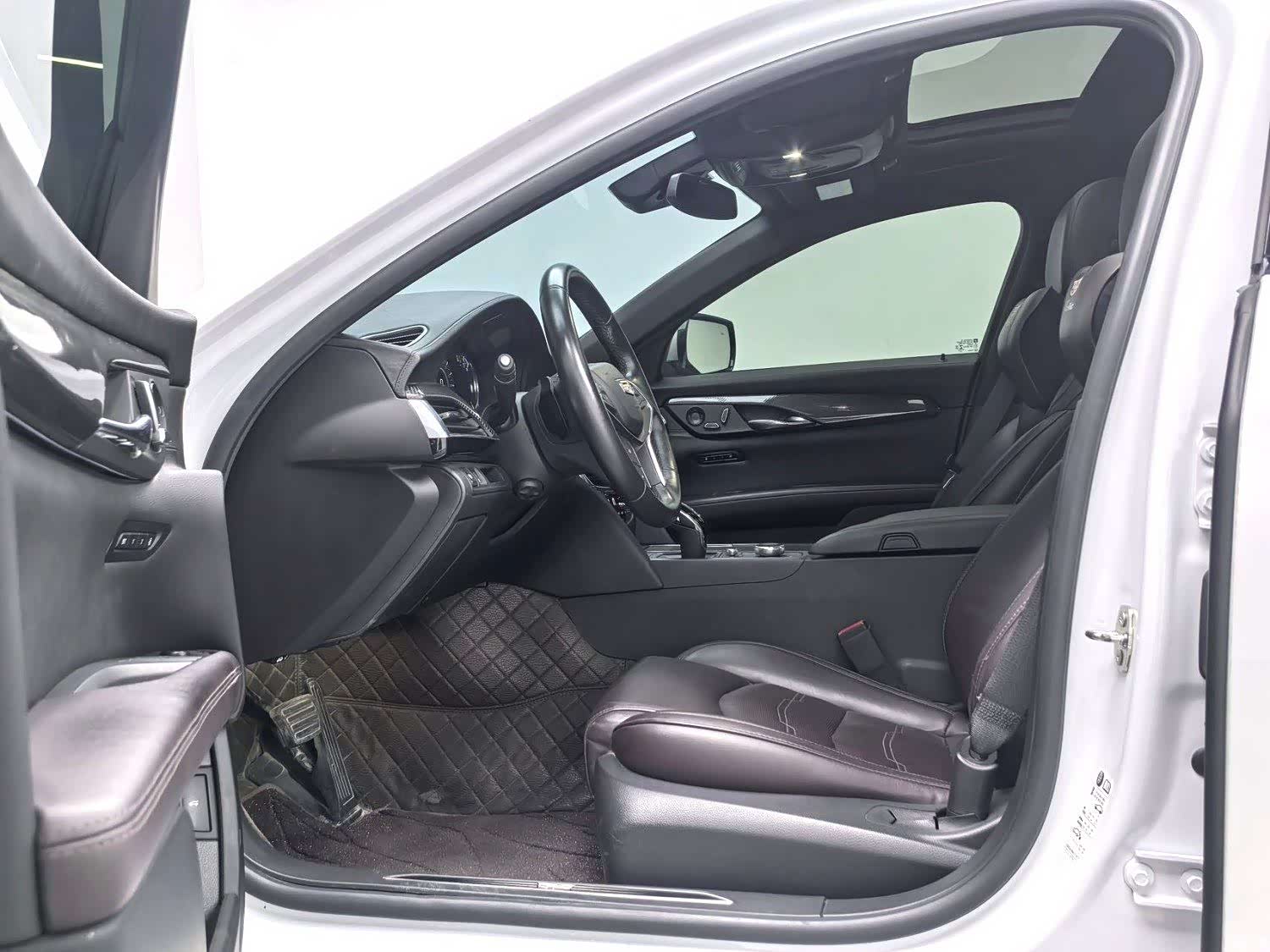 Cadillac CT6, 2022 все фото