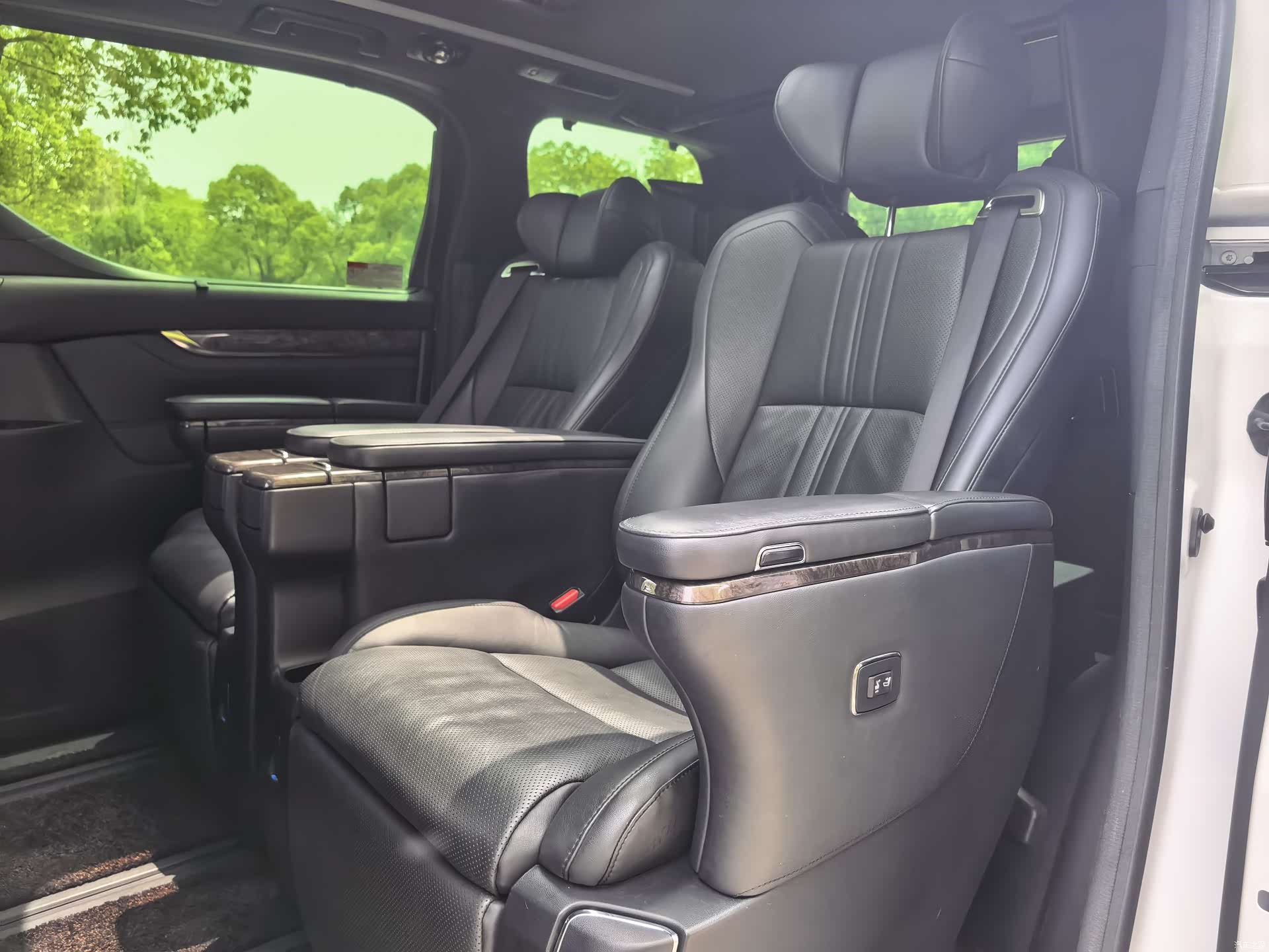Toyota Alphard, 2021 12