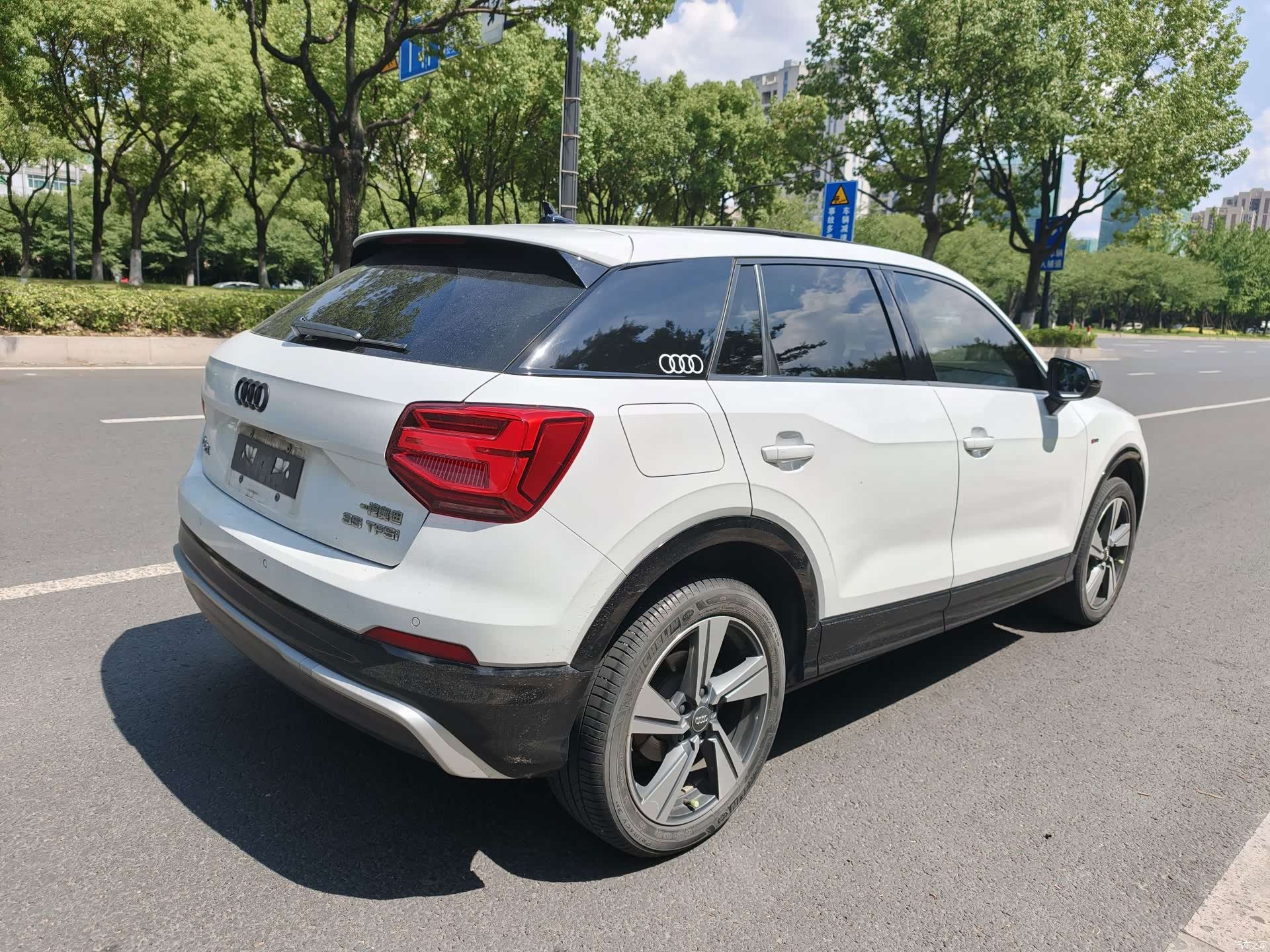 Audi Q2L, 2019 все фото