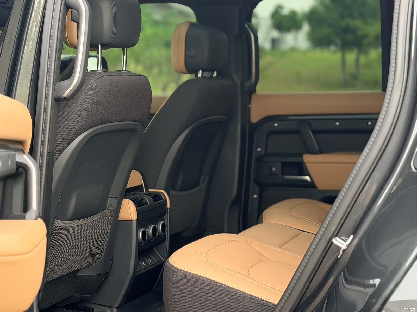 Land Rover Defender, 2026 17