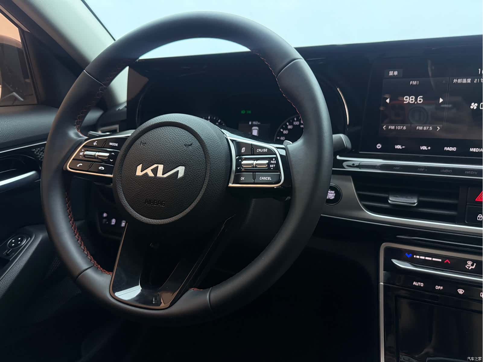 Kia KX3, 2022 12