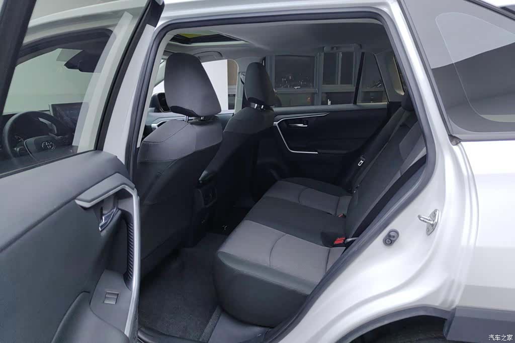 Toyota RAV4, 2022 11