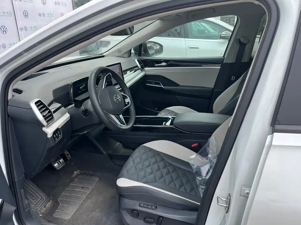 Volkswagen ID.6 CROZZ