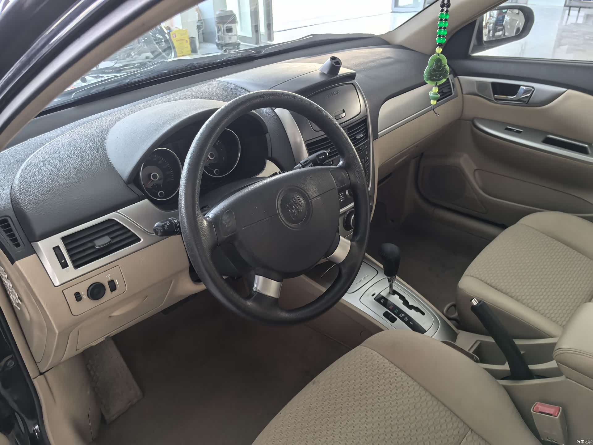 Buick 1.6LX-AT, 2010 6