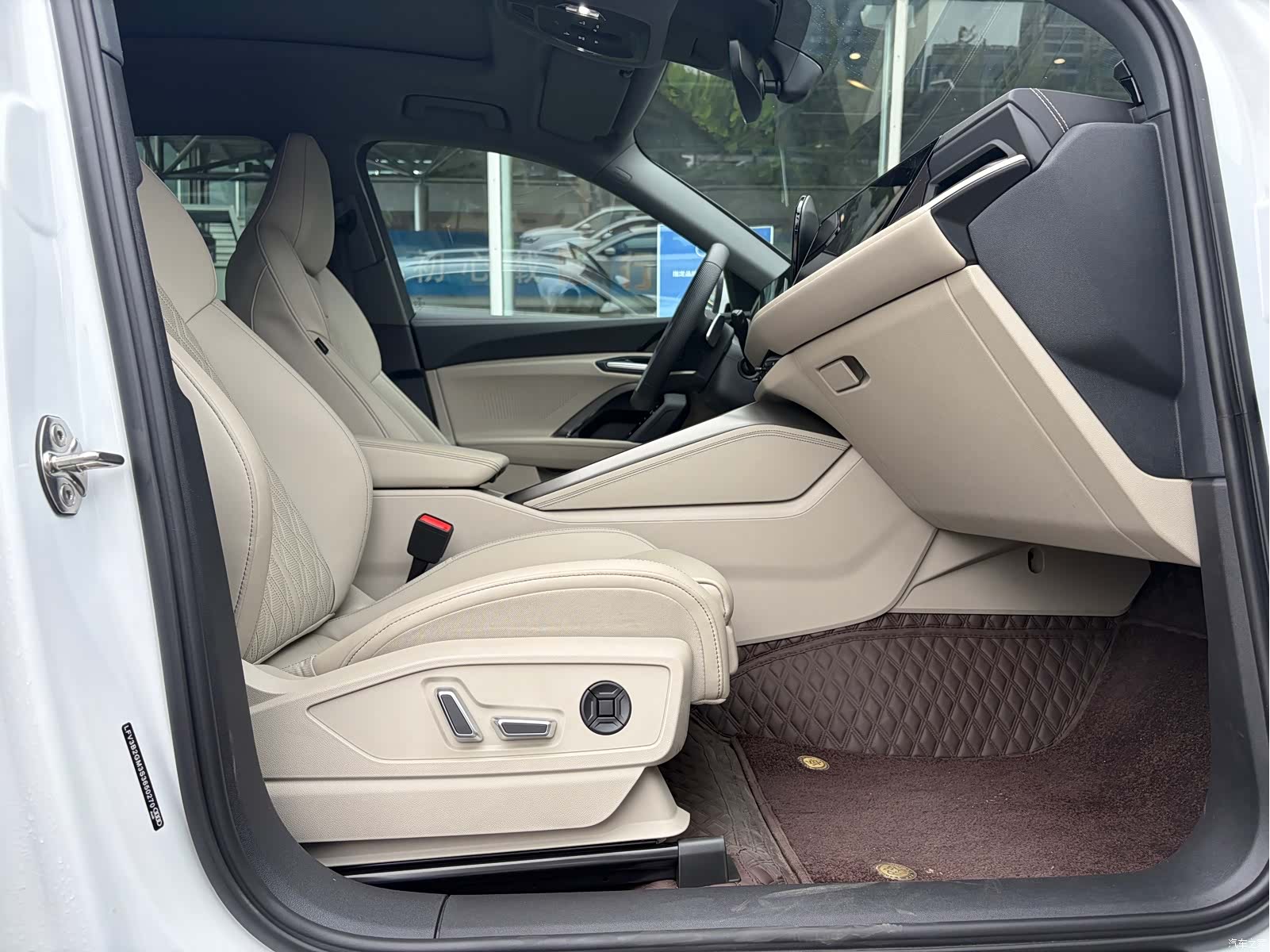 Audi Q5L, 2025 10
