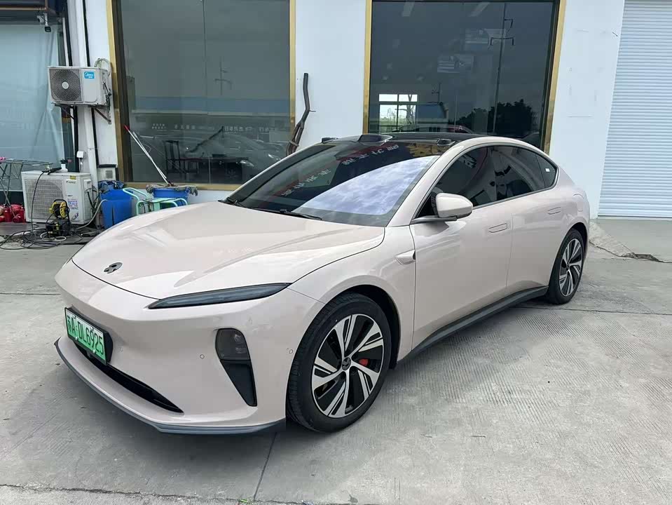NIO ET5