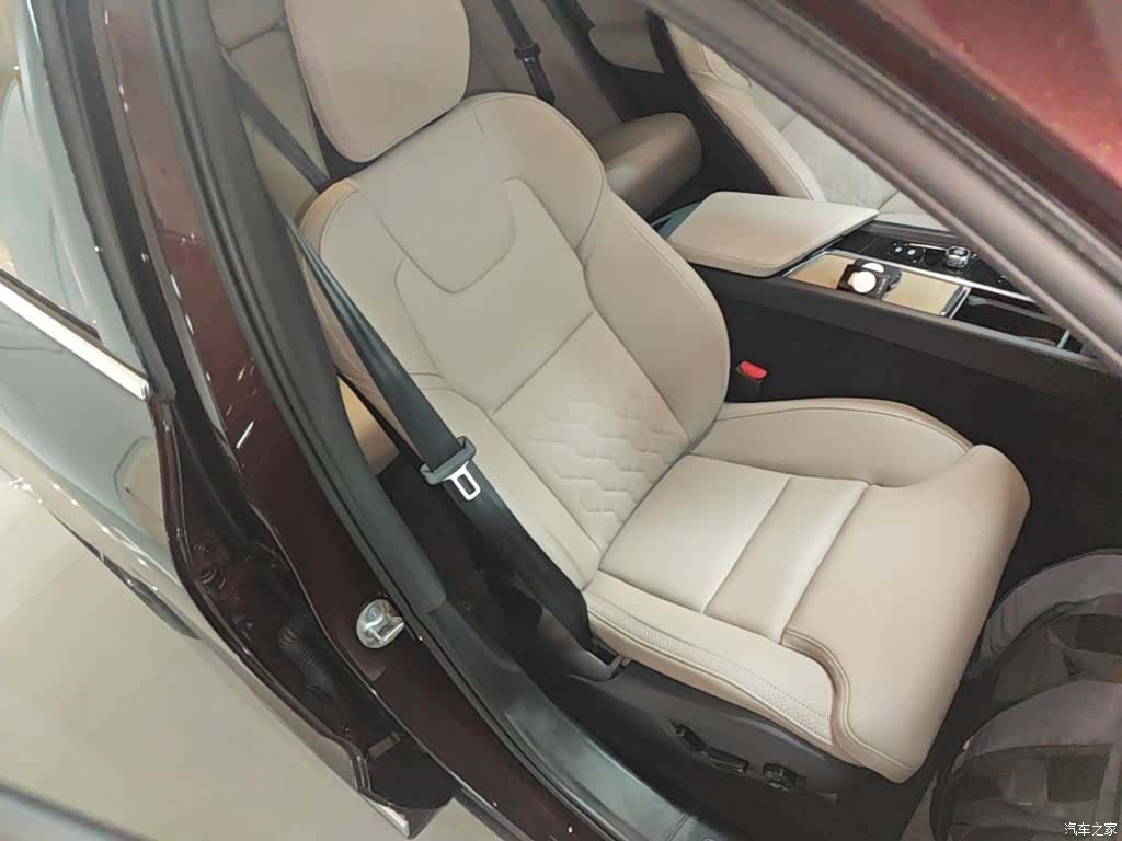 Volvo XC60, 2025 25