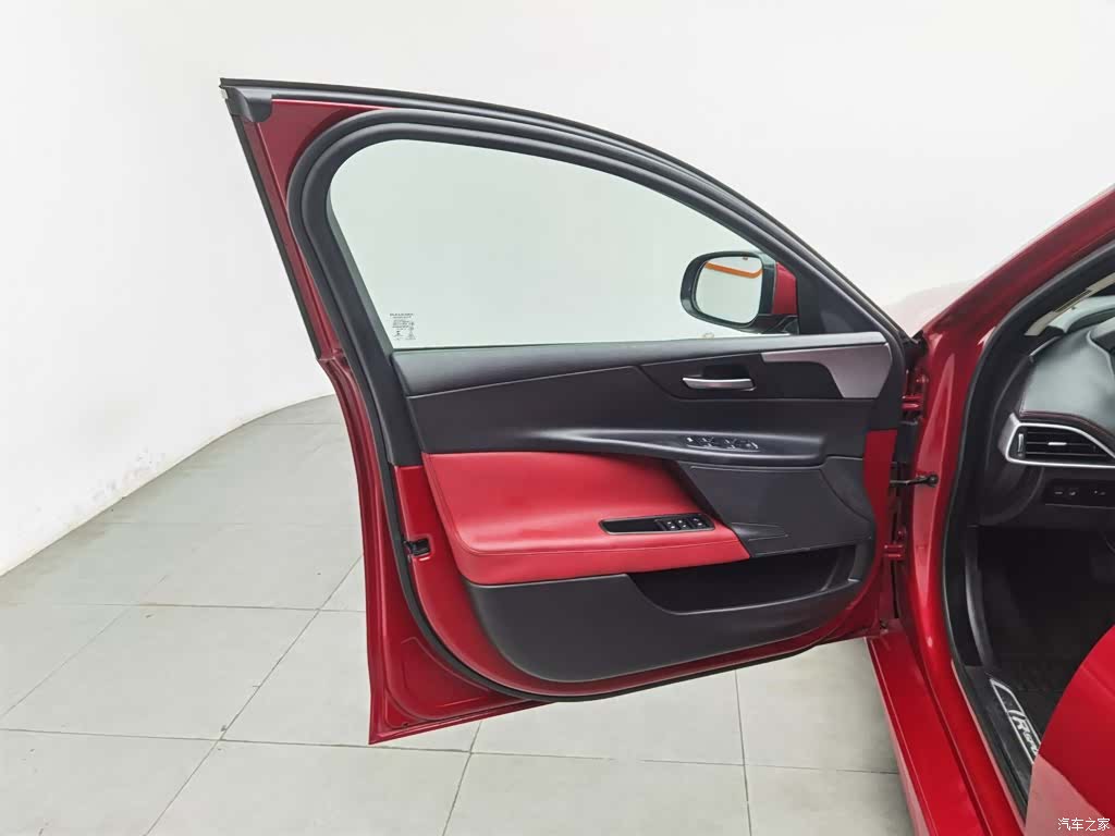 Jaguar XE, 2016 8