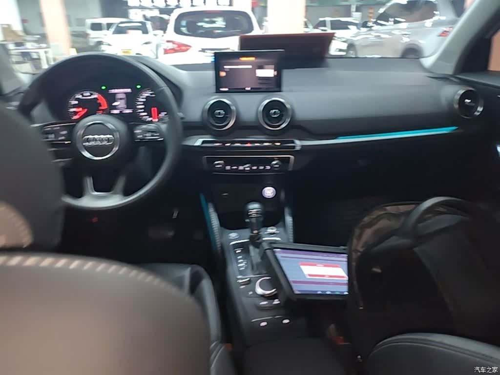 Audi Q2L, 2020 10