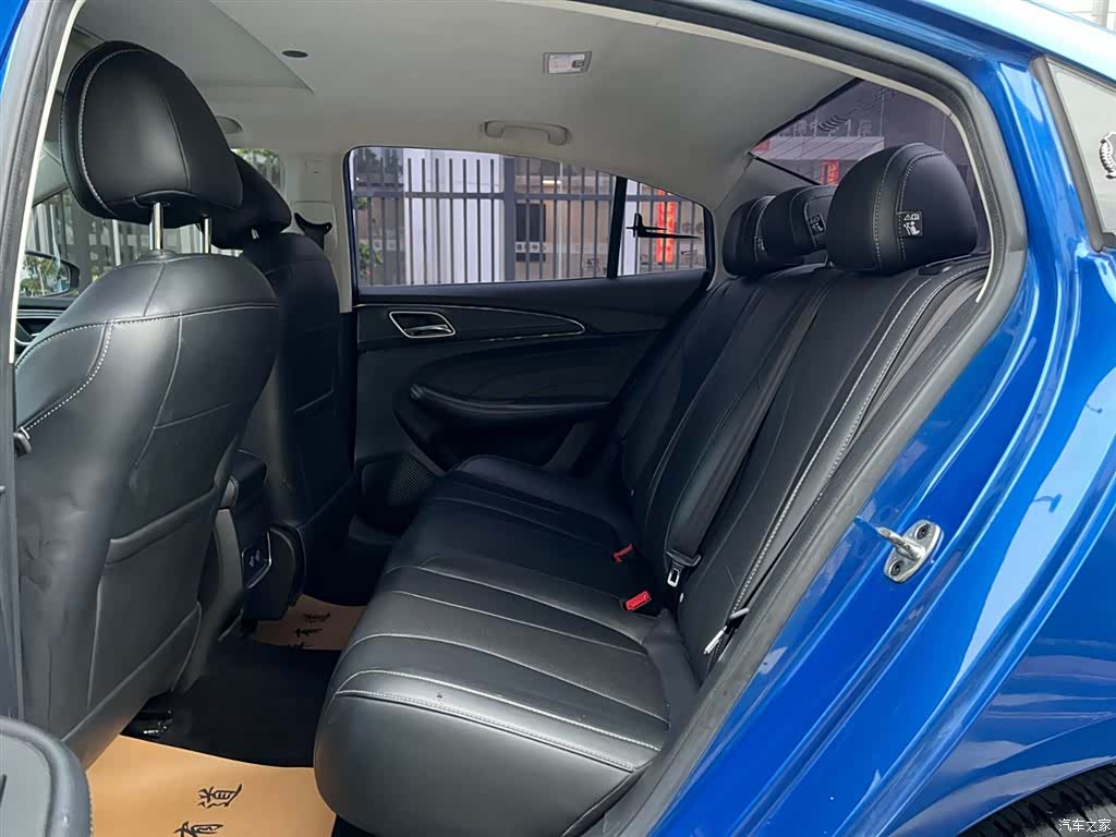 Roewe i5, 2020 4