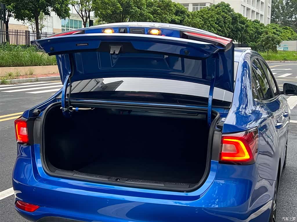 Roewe i5, 2020 29