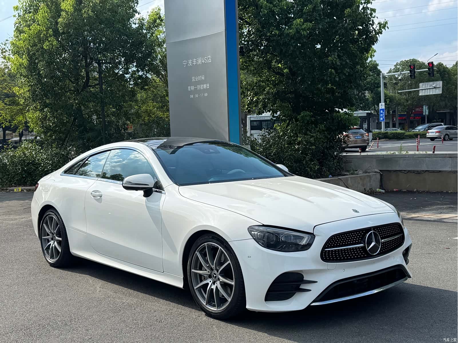 Mercedes-Benz E-Class, 2021 3