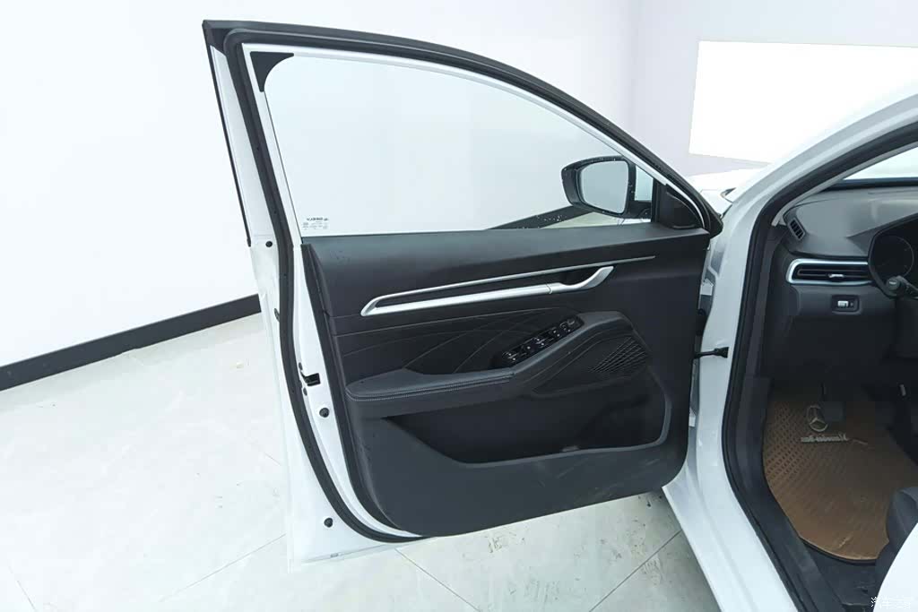 Geely Emgrand, 2025 7