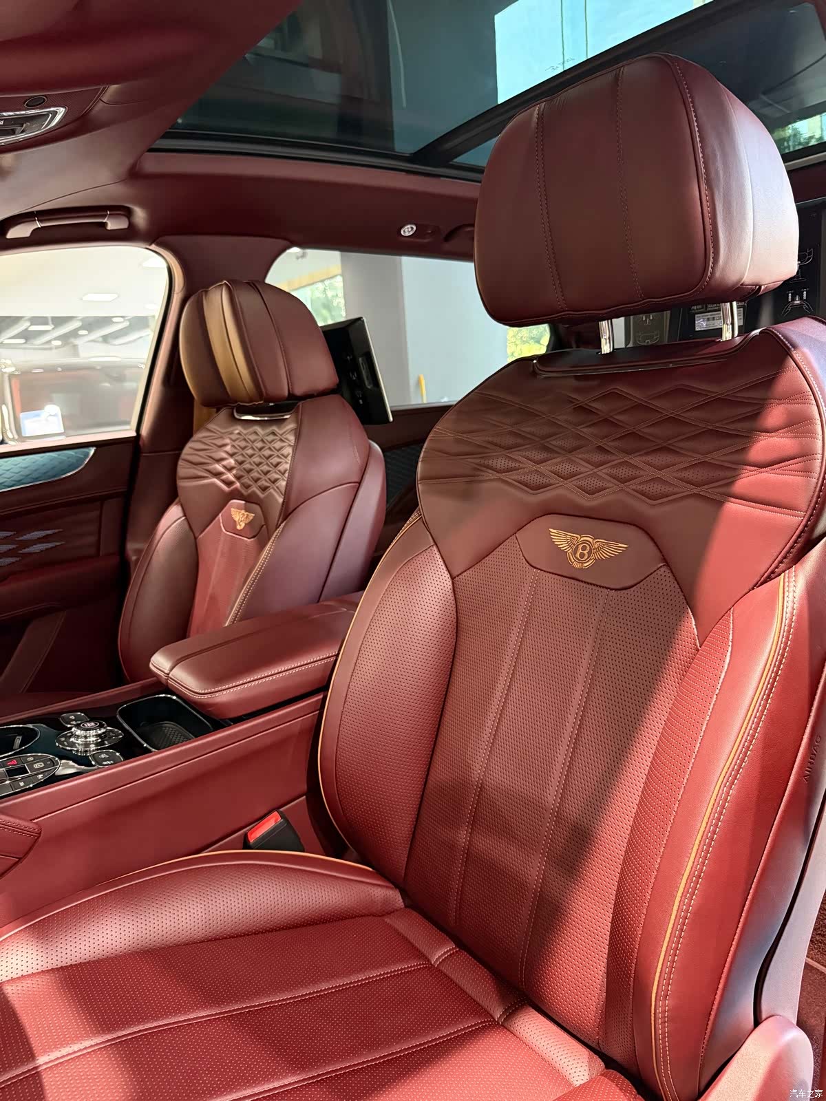 Bentley Bentayga, 2023 9