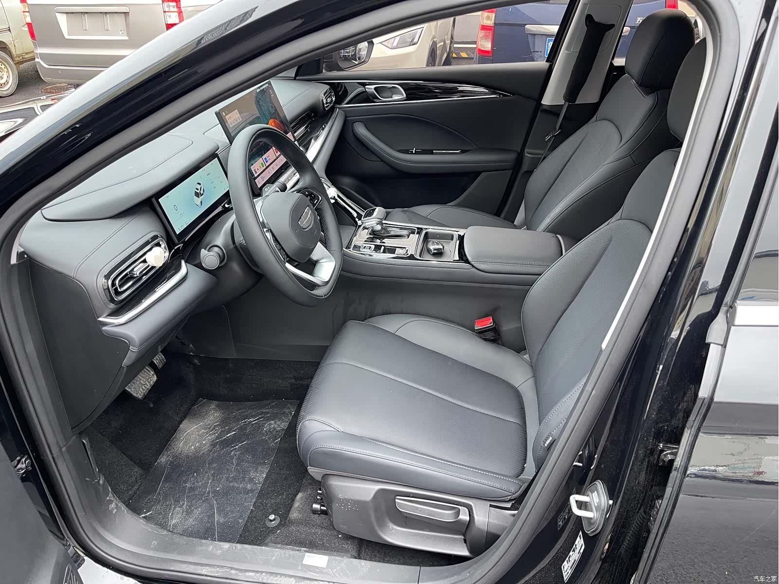 Geely Emgrand, 2026 все фото