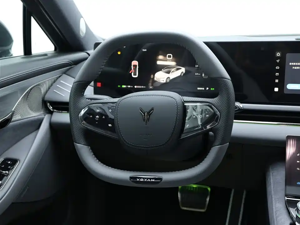 VOYAH Lantu chasing light